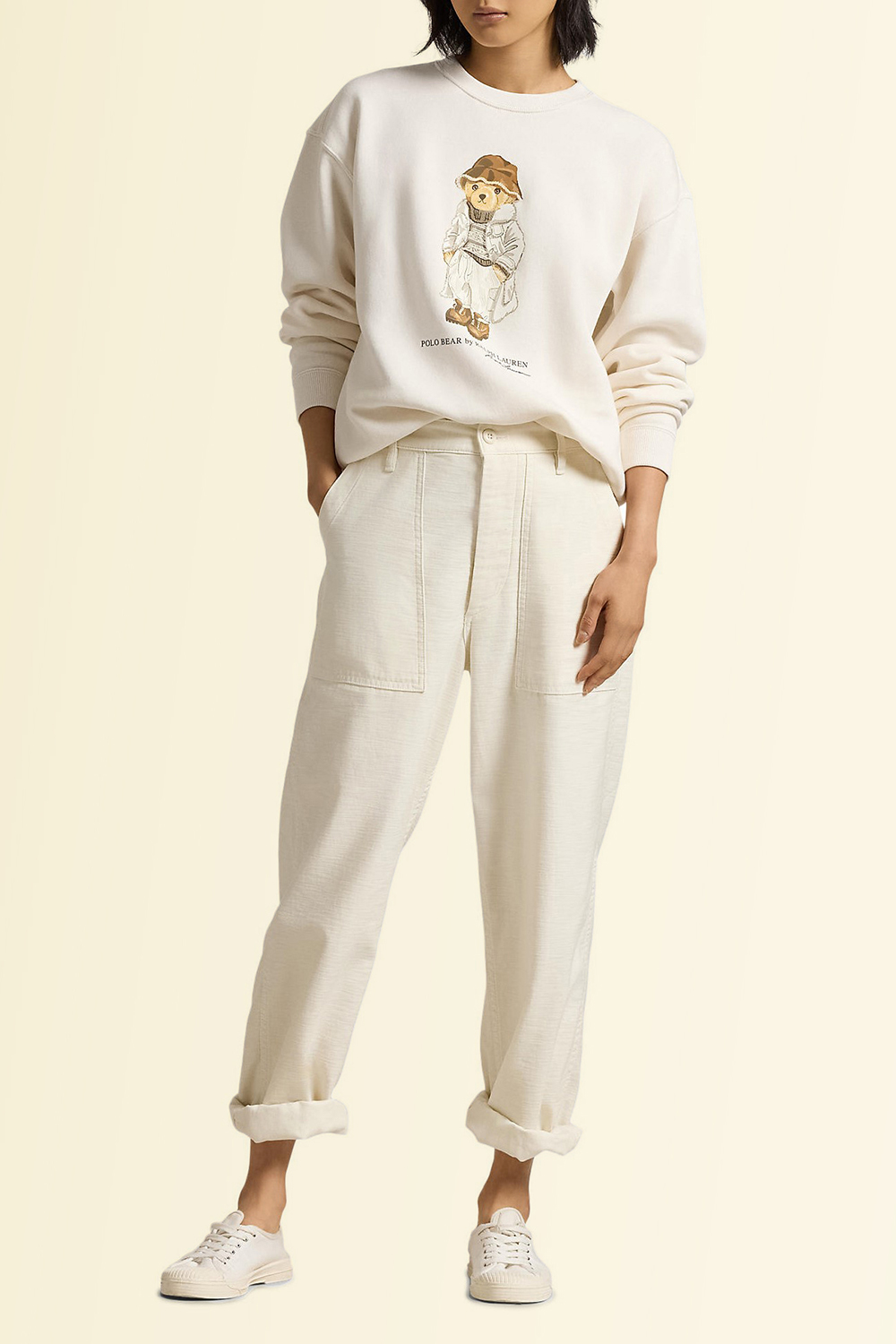 תמונת כל הלוק של סווטשירט עם צווארון מעוגל